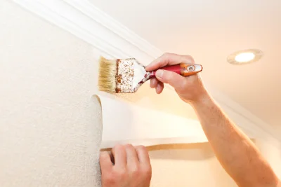 Pose de papier peint à Corent — revêtements muraux et toiles de verre